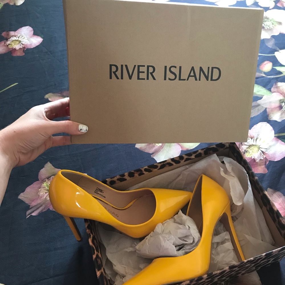NWT River Island Yellow Stiletto Pointed Toe Shoes